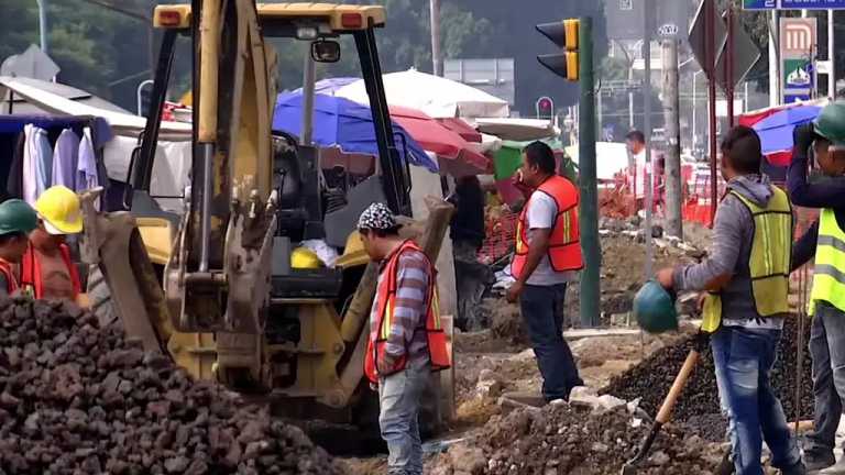 Aunque existen regulaciones para proteger a los trabajadores mexicanos durante climas extremos, la realidad es distinta para las personas que tienen que laborar bajo los rayos del sol