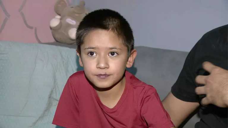 Axel es un niño mexicalense de tan solo 8 años de edad que sufre de falta de oxigenación por una malformación en su corazón-. Su familia necesita 200 mil pesos para acceder a una cirugía.