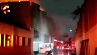 Foto:  Sofocan Incendios en Fábrica de Pinturas y en Supermercado