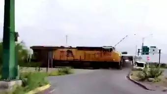 Foto: Tren Embiste Camión de Transporte de Personal en García, Nuevo León: Un Herido