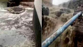 Foto: Fuerte Fuga de Agua Parece Cascada en Zapopan, Jalisco: Vecinos Alarmados